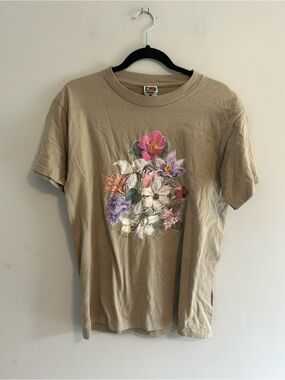 Fruit of the Loom medium Tan Floral Bouquet short sleeve Graphic Tshirt